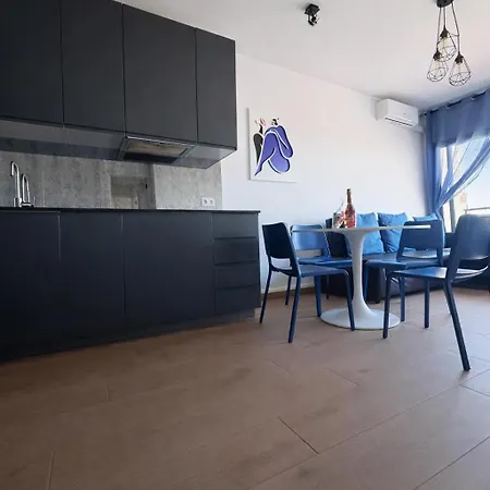 Ocean View Apartment, Balcony & Parking, Tenerife South Escape *